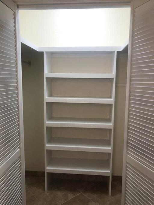 Kelly'S Studio Apartment - Rental Near Airport, Amenities And Bus Route Saint Philip Extérieur photo